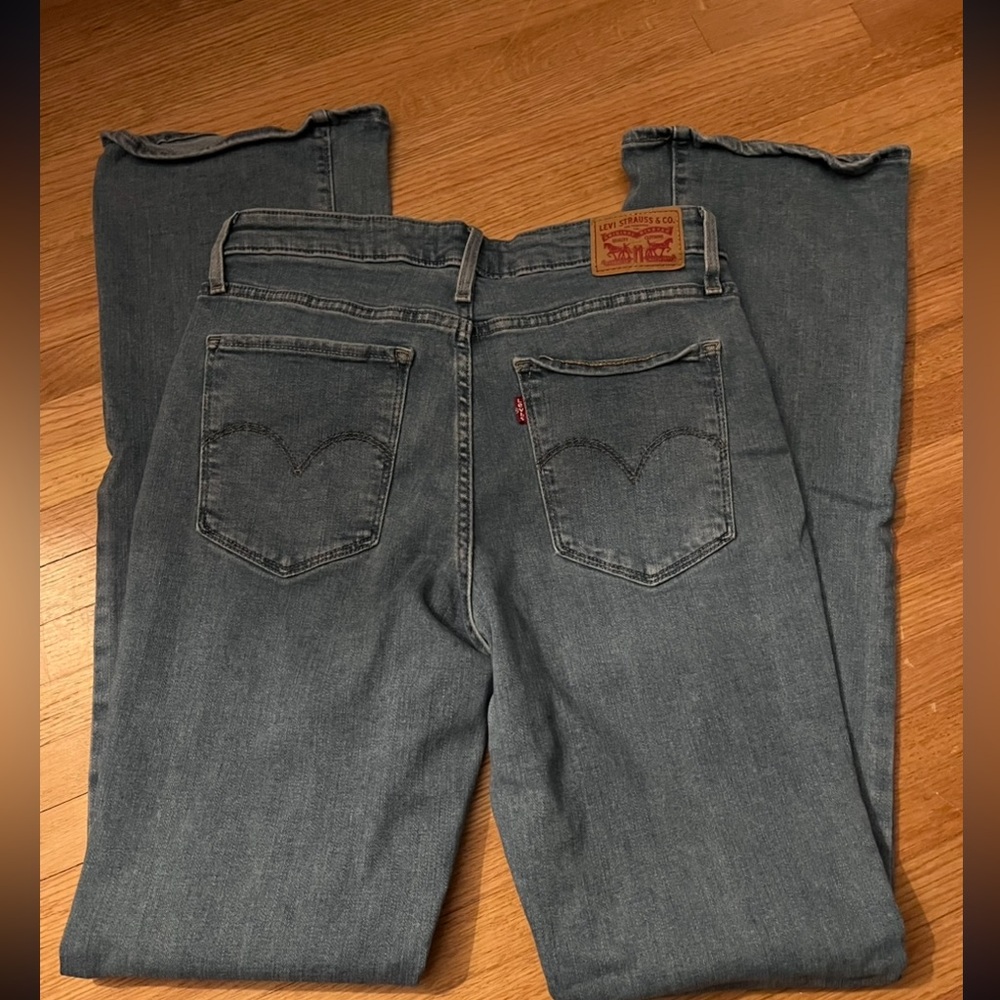 Levi's 725 High rise Bootcut Flare Jeans - size 30